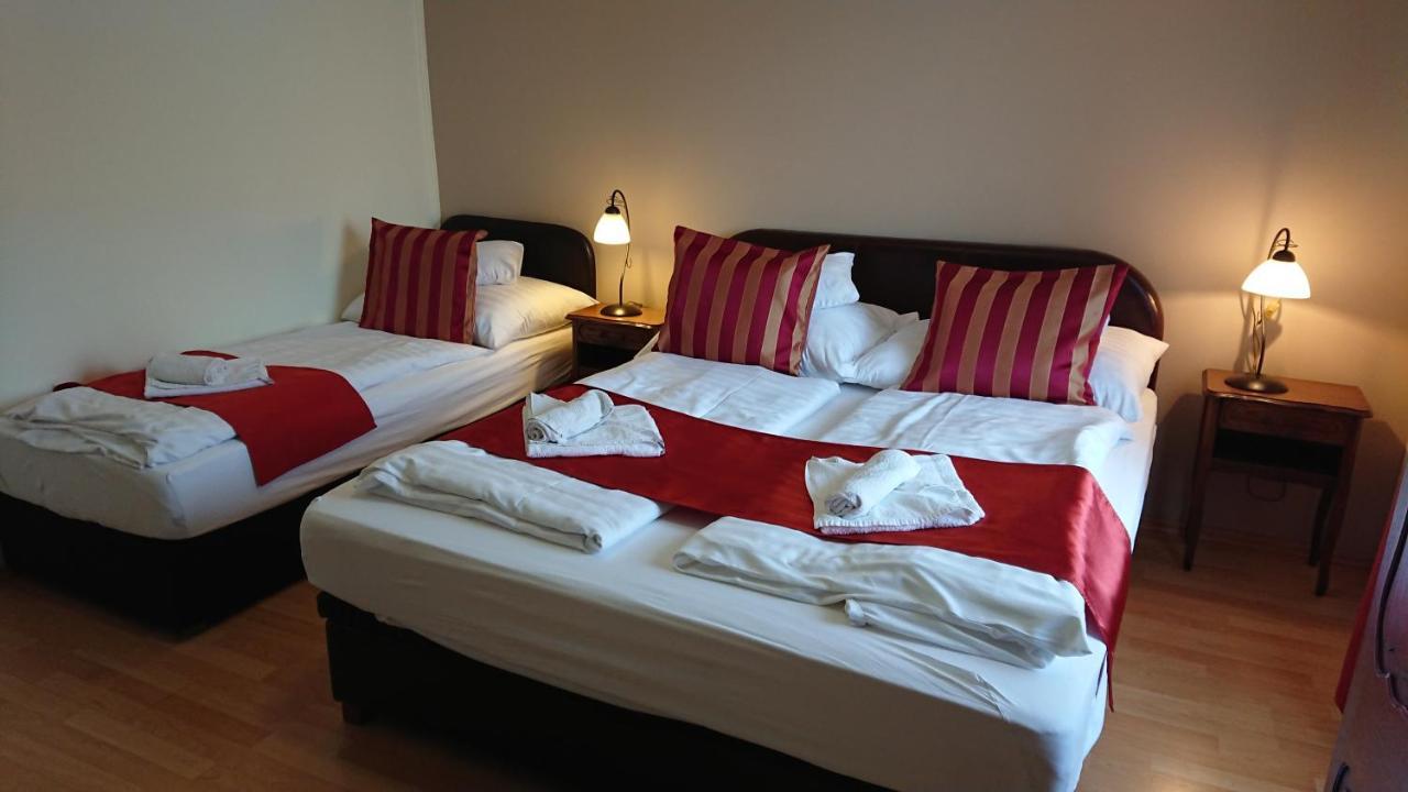 Hotel Napsugar Balatonmariafurdo Exterior photo