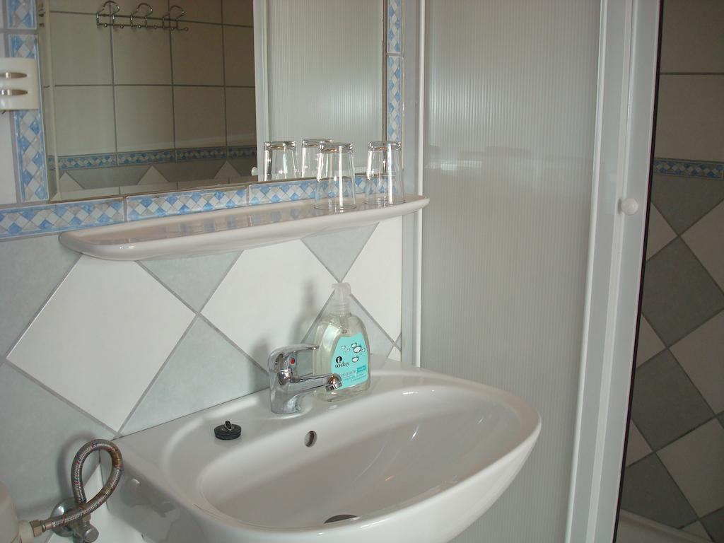 Hotel Napsugar Balatonmariafurdo Room photo