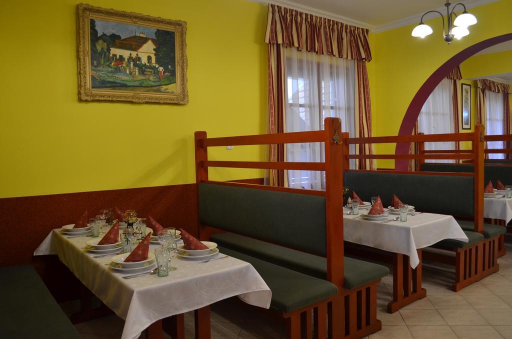 Hotel Napsugar Balatonmariafurdo Exterior photo