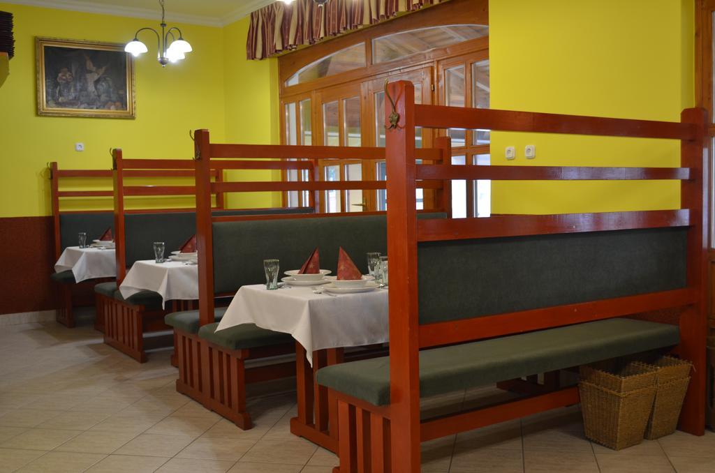 Hotel Napsugar Balatonmariafurdo Exterior photo